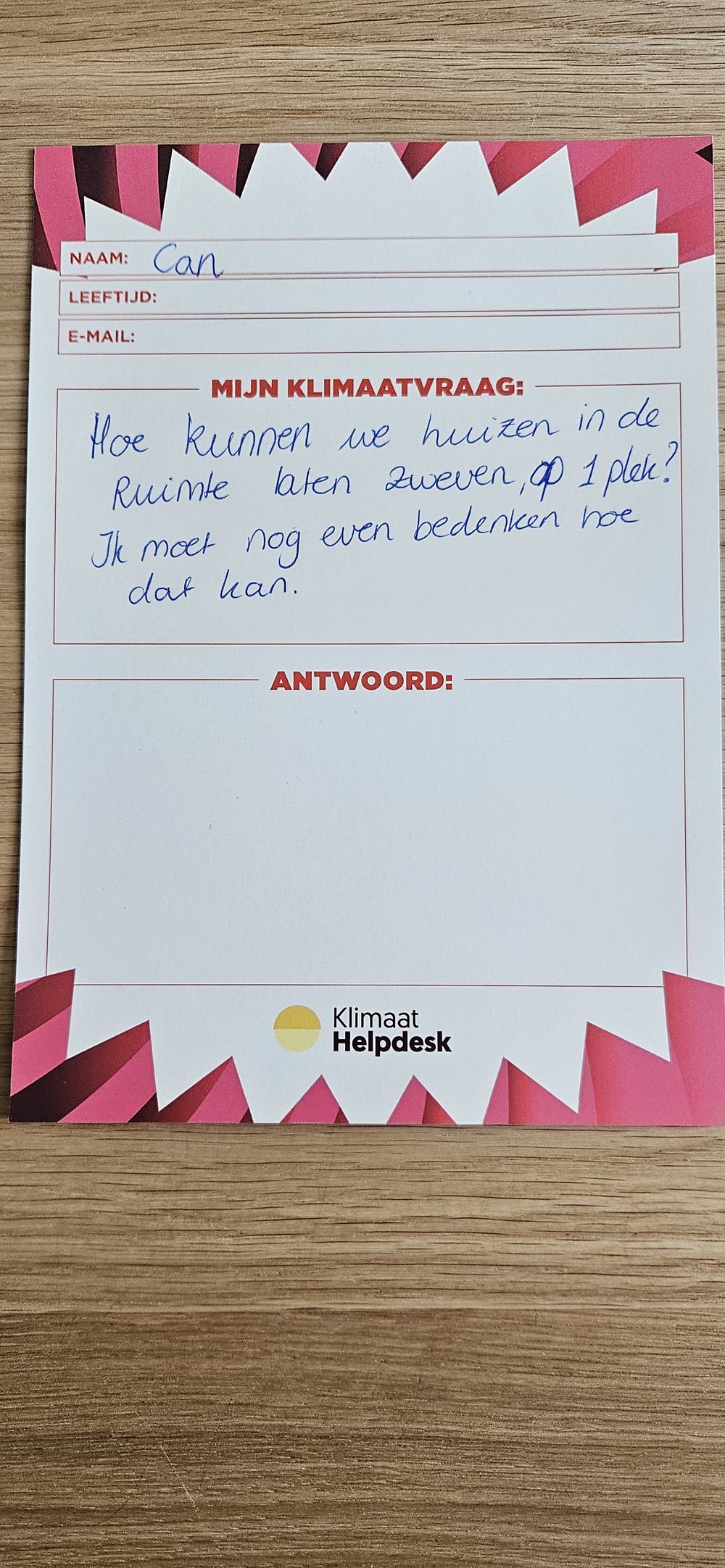 Hoe kunnen we huizen in de ruimte laten zweven, op 1 plek? Ik moet nog even bedenken hoe dat kan.